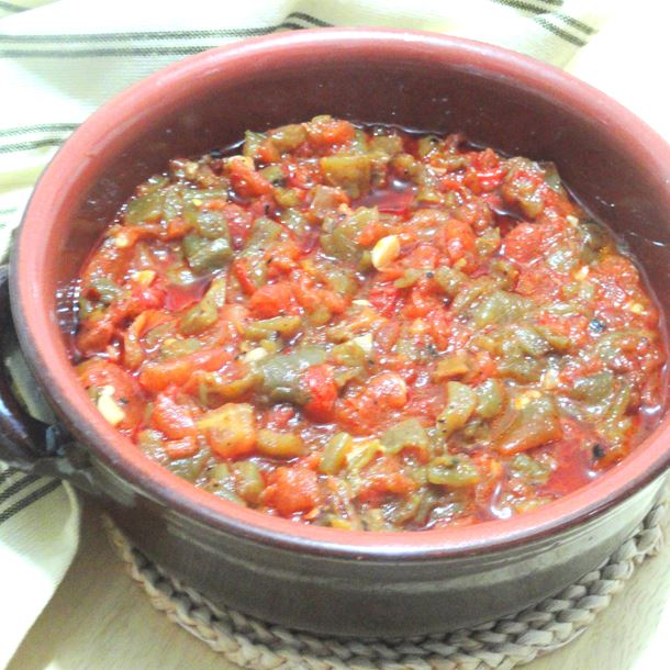 Annexe i42906-chakchouka-makliya-aux-deux-poivrons-et-tomates-a-l-ail-plat-algerien.png.jpg