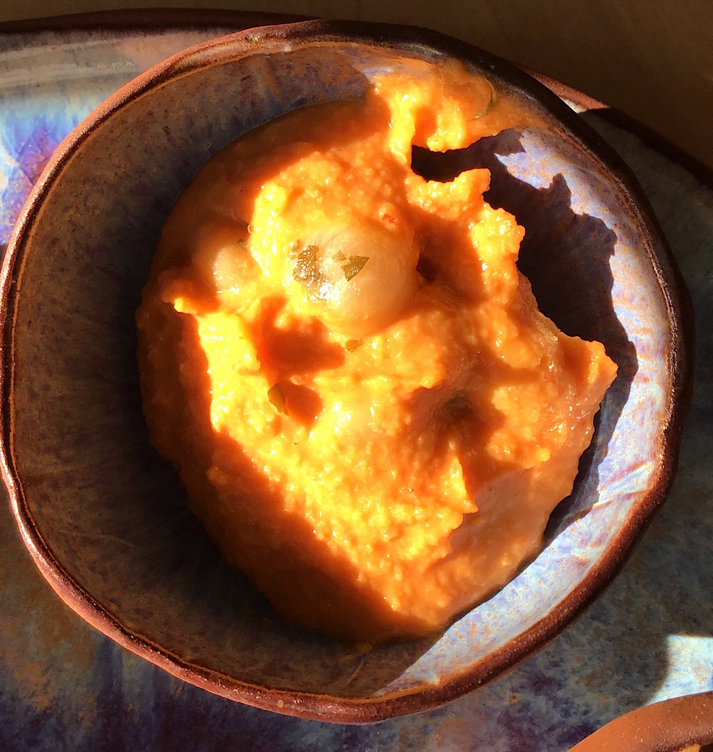 Annexe Houmous poivron close up.jpeg