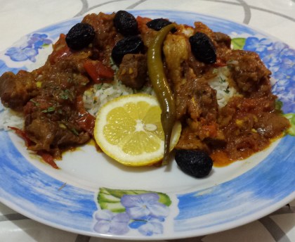 Curry d'agneau au wok sur son lit de riz citronné