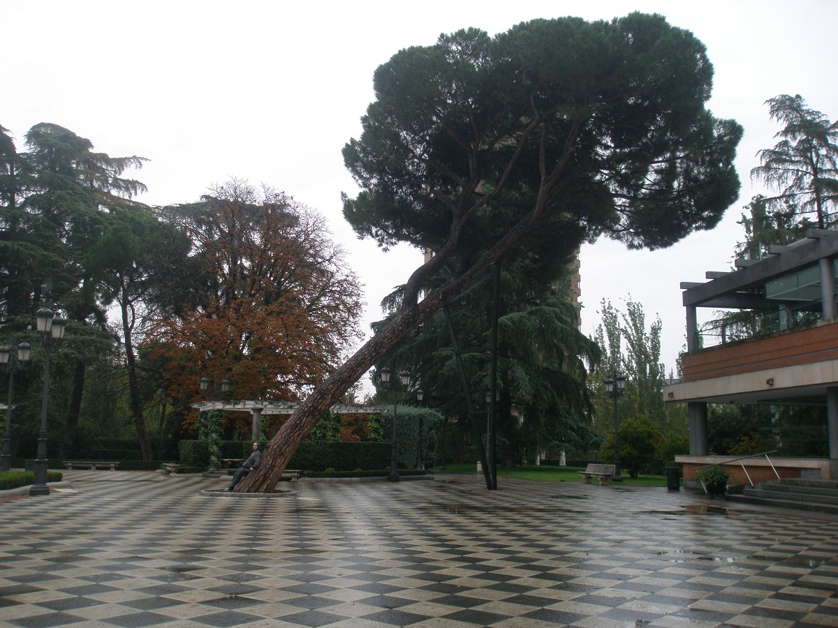 Annexe pin qui pencheee.JPG