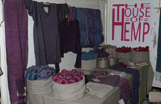 Annexe Vue de tissus et échevaux teintés.jpg