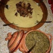 marmite de sause "bendrag" et un plat du couscous