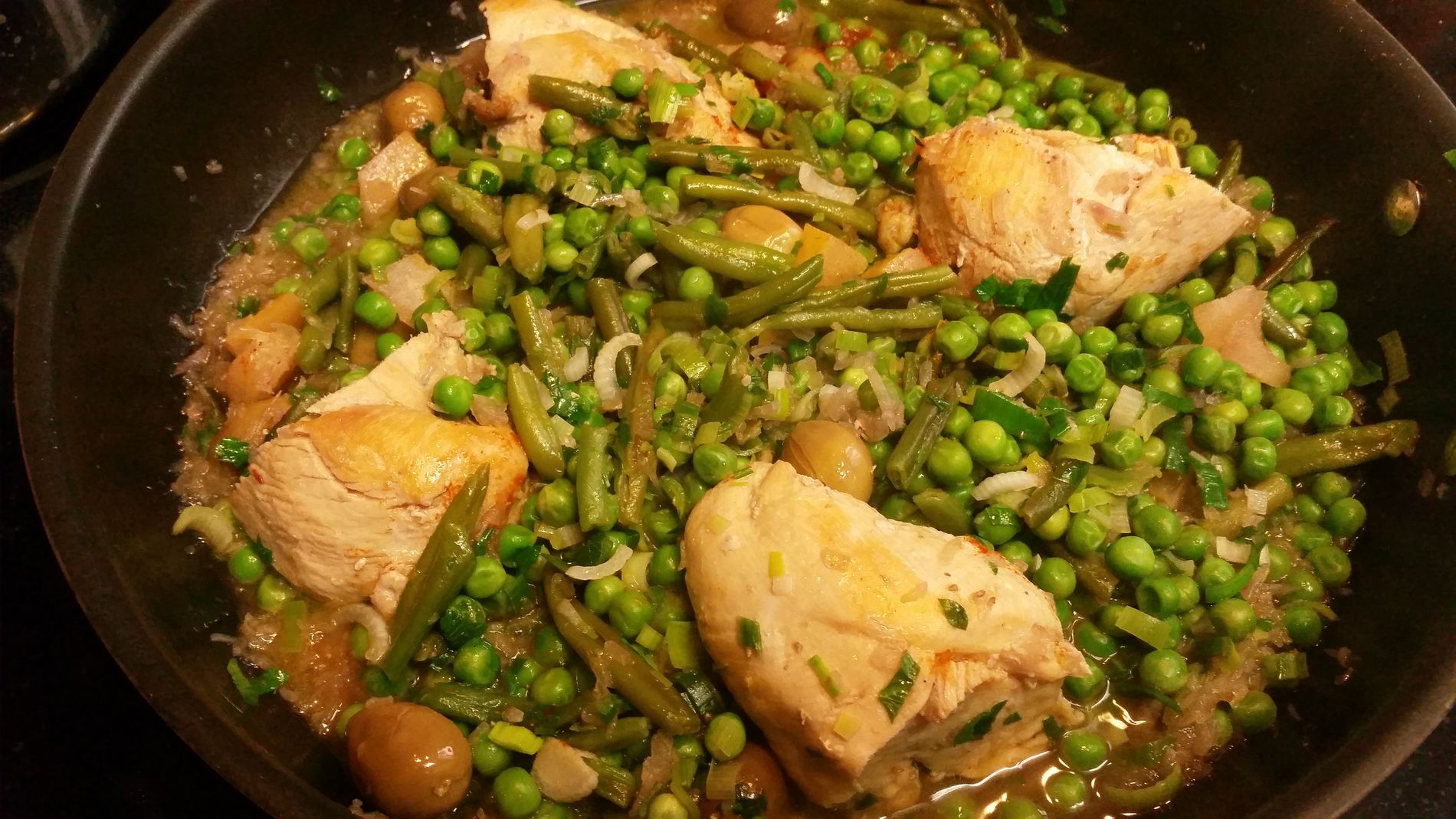 Tajine poulet, olives, petits pois et cédrat confit