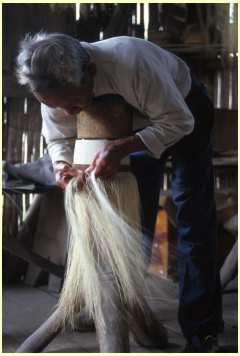 confection d'un chapeau de Panama